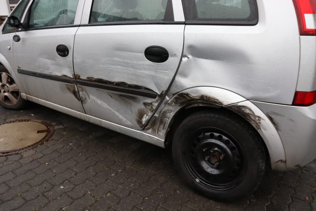 Detailaufnahme eines Unfallschadens